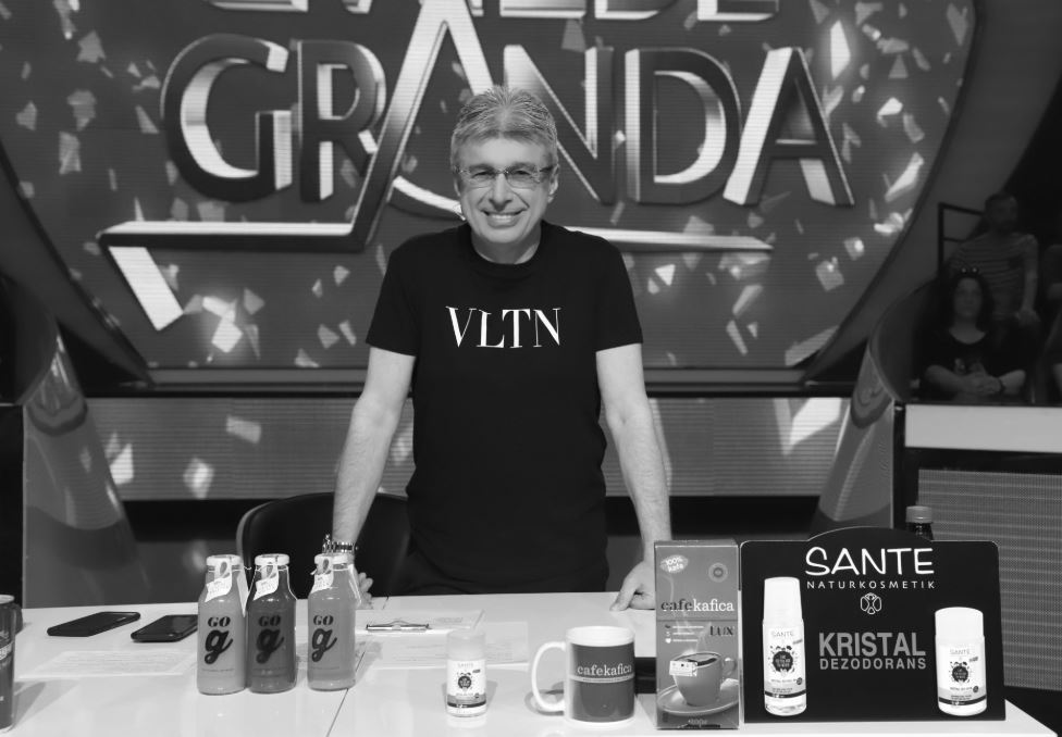 Saša Popović je napisao pesmu zvezdi "Granda", otpevala je sa velikom pevačkom legendom 6 SASA 1