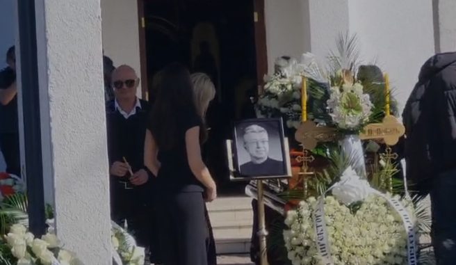 Sanja Kužet nema od bola na sahrani Saši Popoviću, poslednji put se oprostila od čoveka koji joj je najviše pomogao 6 Screenshot 2025 03 06 131224 1