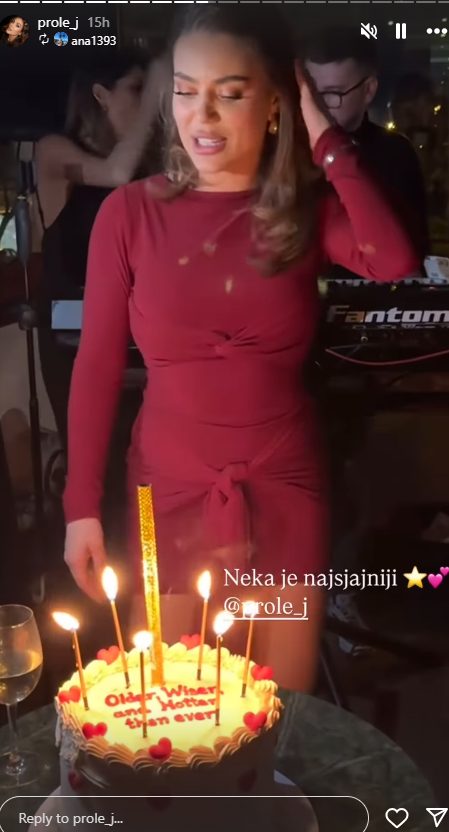 Jelena Prole zablistala na rođendanskoj proslavi: Finalistkinja "Zvezda Granda" u uskoj crvenoj haljini raspametila mnoge 7 Screenshot 2025 03 14 155949