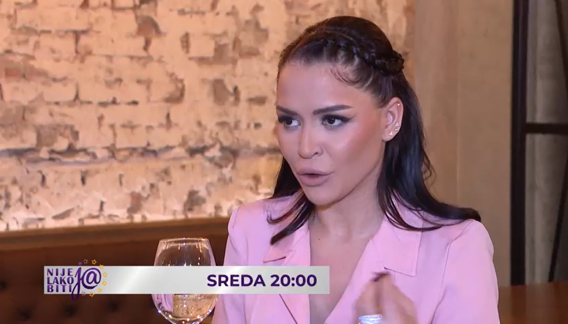 "Bila sam ranjiva i tužna": Aleksandra Mladenović prvi put o ljubavnom životu u emisiji "Nije lako biti ja" 5 Screenshot 2025 03 19 130246