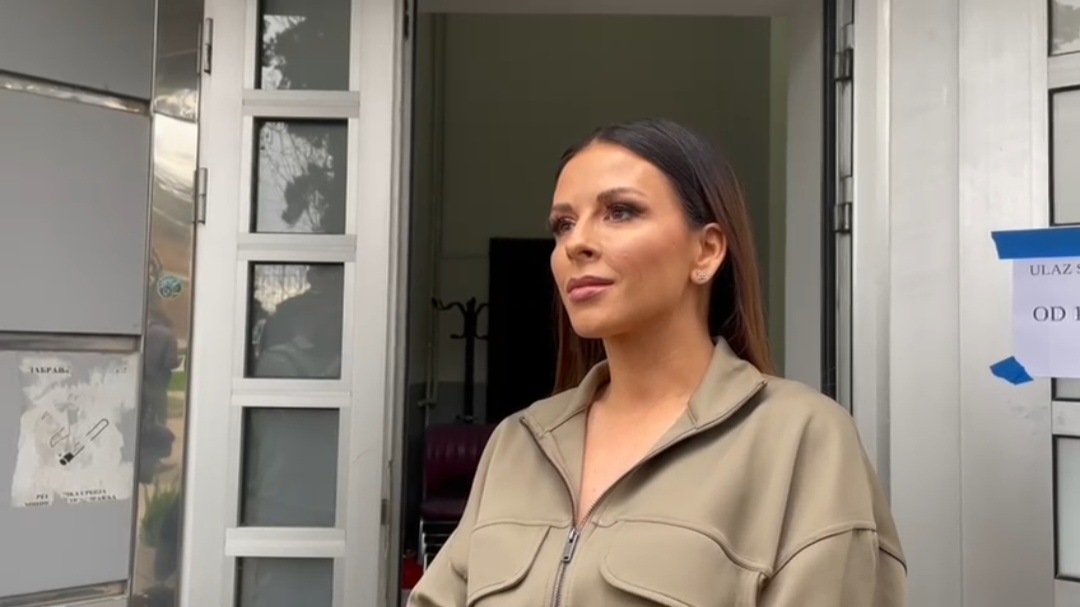 Ana Sević kroz suze otkrila šta joj je poslednje rekao Saša Popović: "To će mi ostati urezano zauvek" VIDEO 6 Screenshot 20250324 141505 WhatsApp