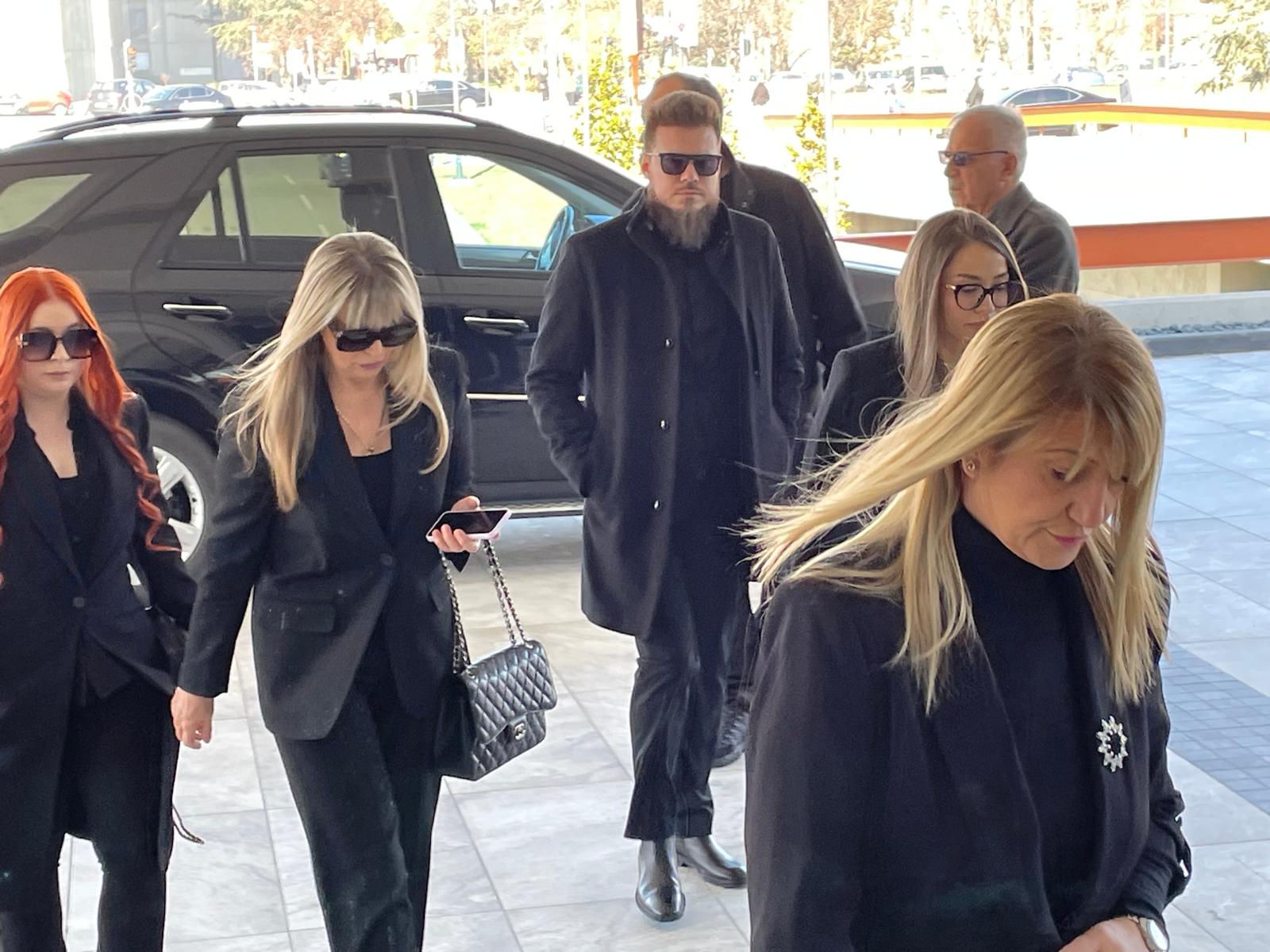 Trudna Prija na komemoraciji Saši Popoviću, Lepa Brena u društvu sina i supruga: Estrada se oprašta od estradnog maga VIDEO 3 WhatsApp Image 2025 03 06 at 09.38.20 4