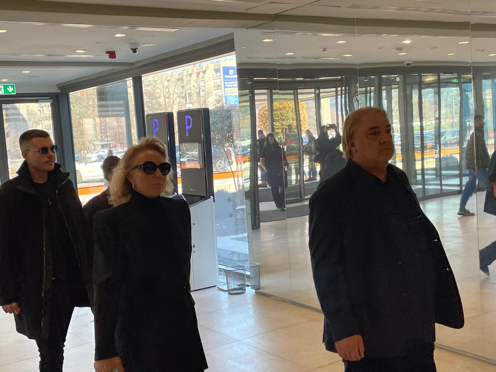 Trudna Prija na komemoraciji Saši Popoviću, Lepa Brena u društvu sina i supruga: Estrada se oprašta od estradnog maga VIDEO 5 WhatsApp Image 2025 03 06 at 09.57.51 4