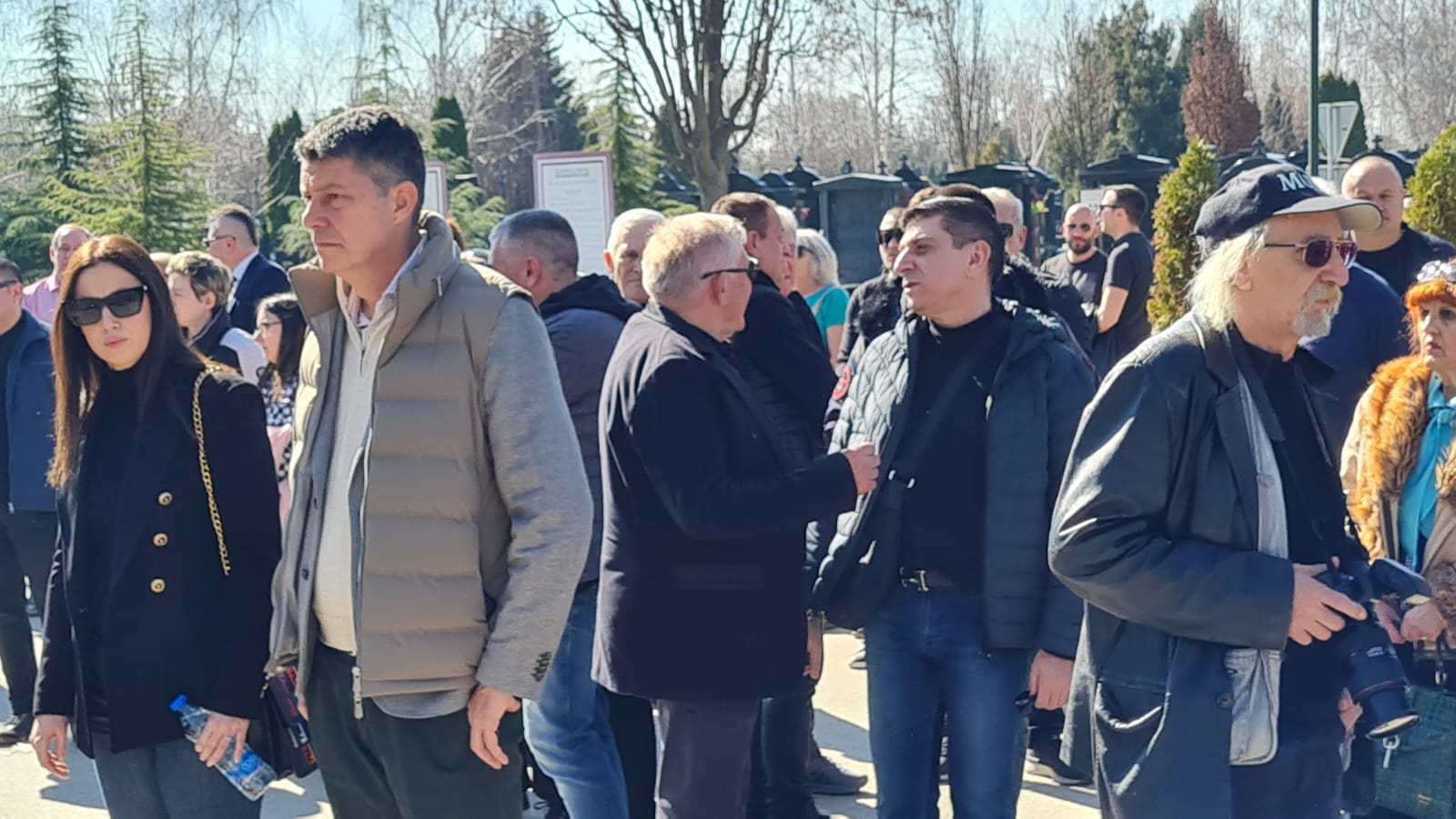 Kolone ljudi u redu čekaju da se oproste od Saše Popovića i da izjave saučešće porodici 8 WhatsApp Image 2025 03 06 at 12.48.22 1 1