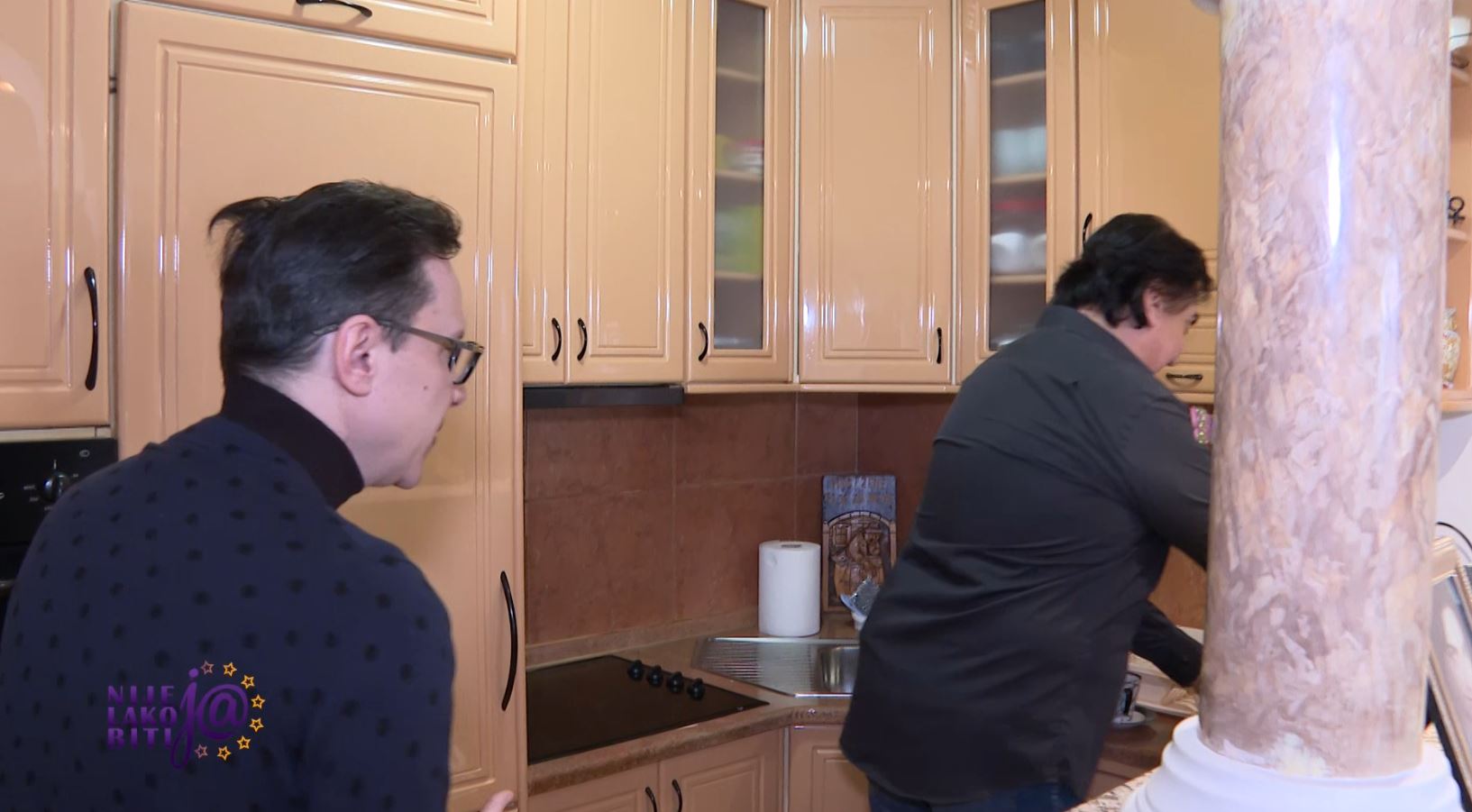 Klavir i skupoceni nameštaj su samo deo luksuza: Ovde živi Acko Nezirović VIDEO 8 Stan Acka Nezirovića