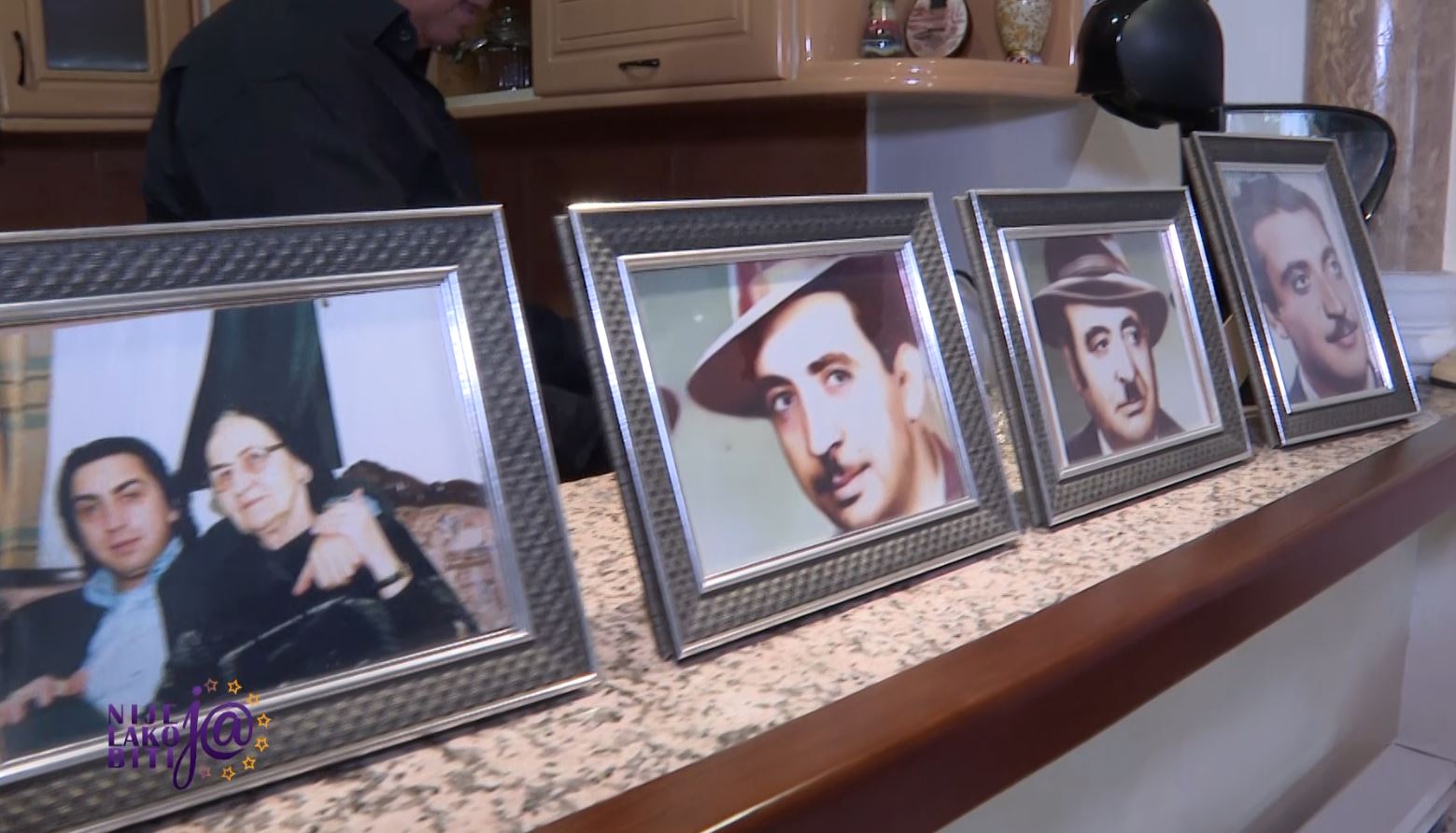 Klavir i skupoceni nameštaj su samo deo luksuza: Ovde živi Acko Nezirović VIDEO 9 Stan Acka Nezirovića