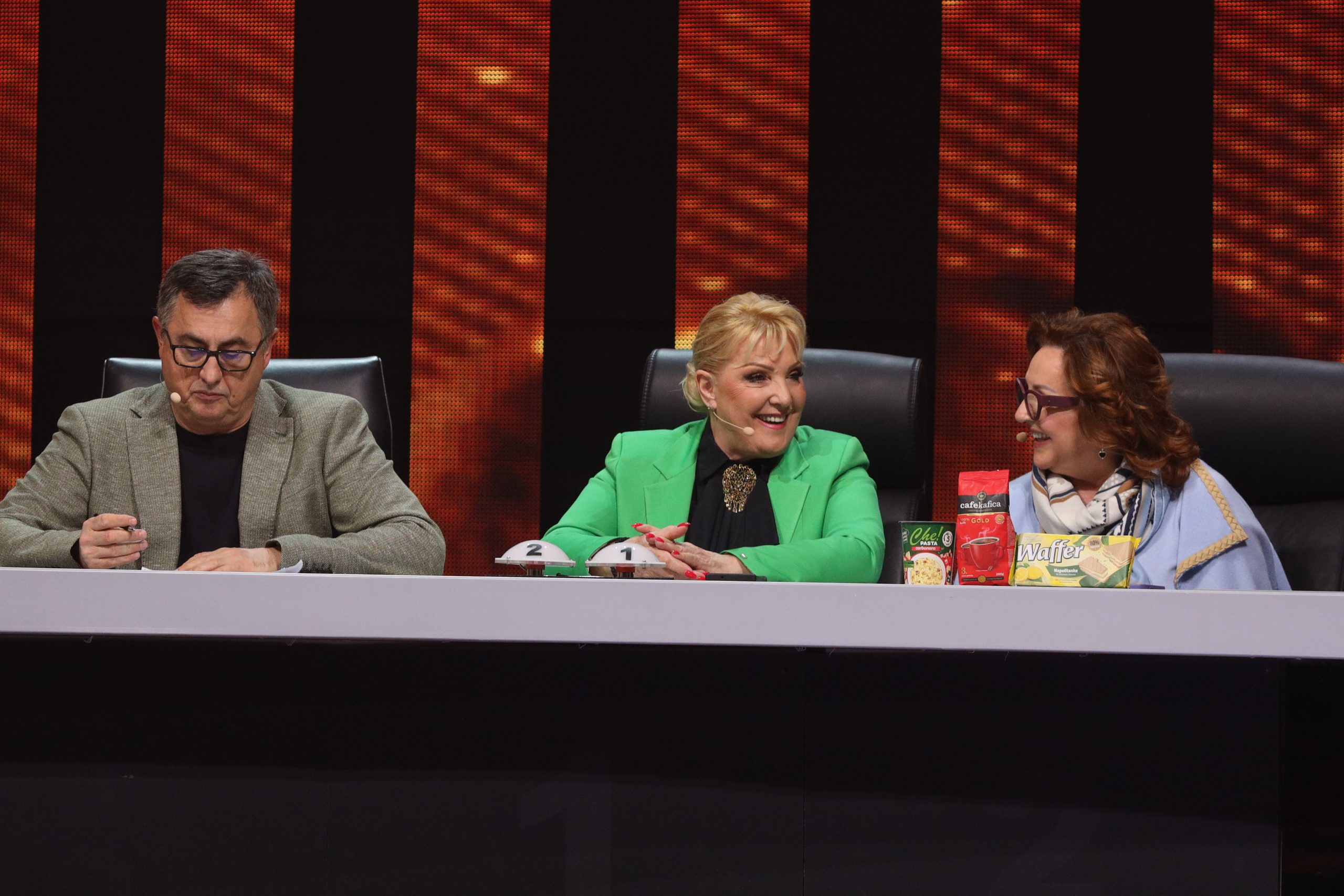Ceca sve iznenadila kada se suprotstavila kumi, takmičar u neverici: "Oštetila te je..." 9 0A0A0808