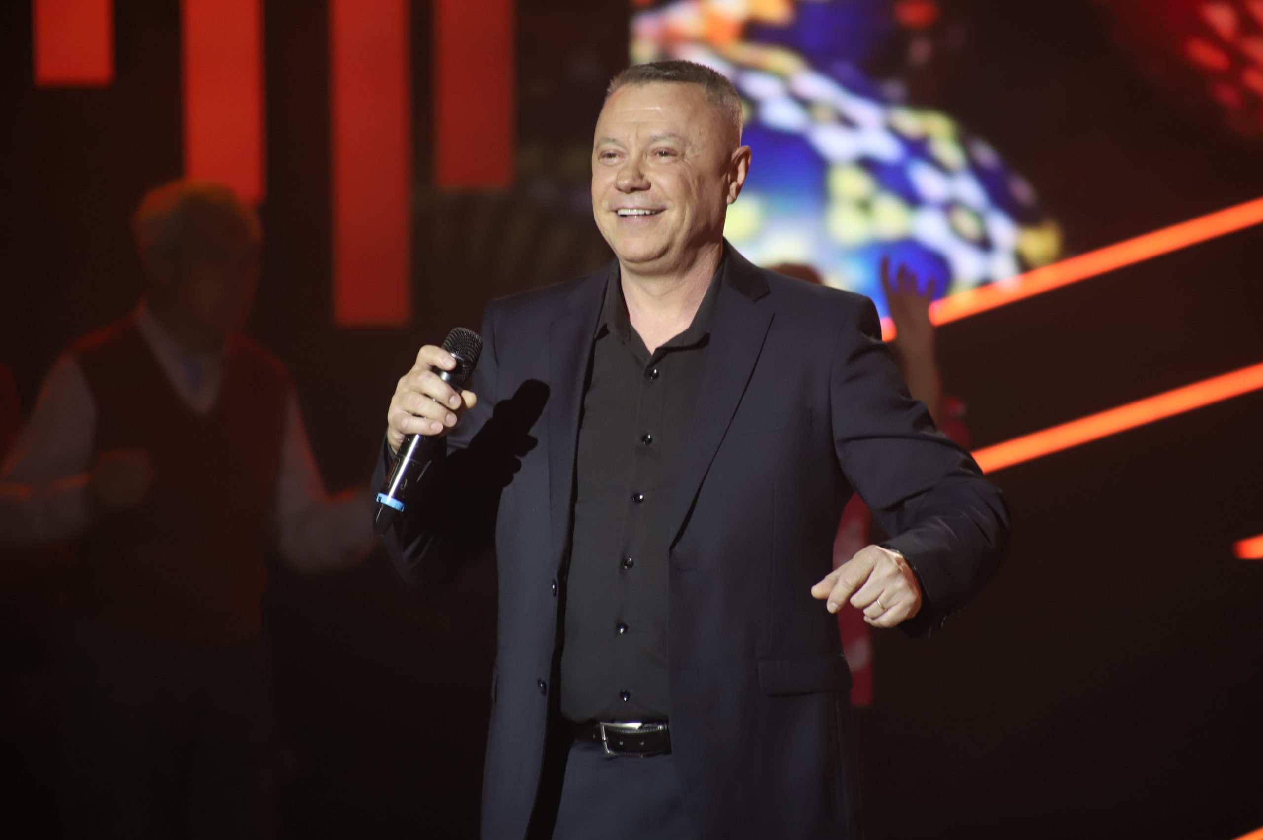 Ovo je bio njegov najbolji nastup do sad, pesma pogodila sve u studiju: ''Vuku vas koreni'' (VIDEO) 7 IMG 4085