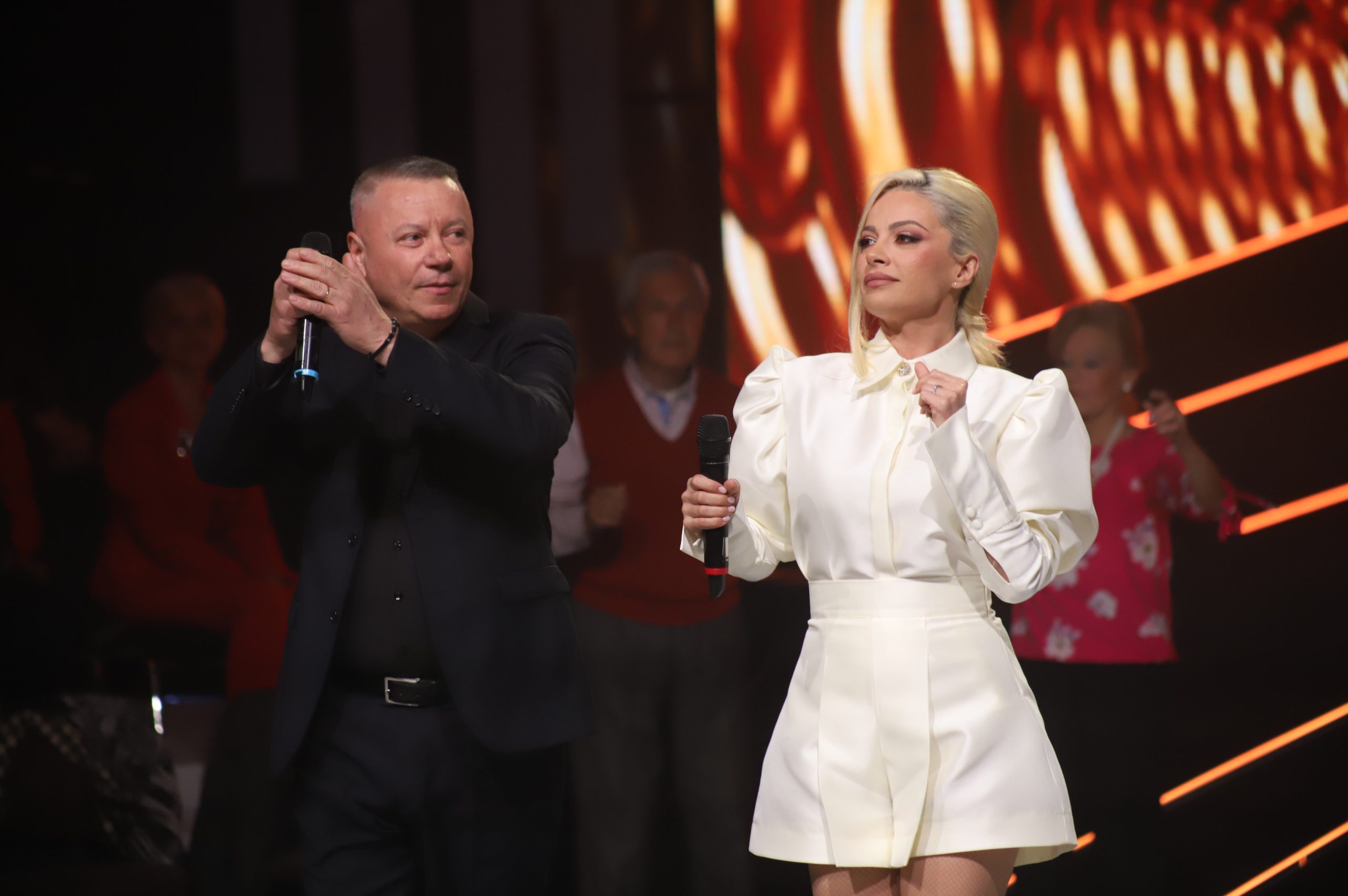 Ovo je bio njegov najbolji nastup do sad, pesma pogodila sve u studiju: ''Vuku vas koreni'' (VIDEO) 9 IMG 4146