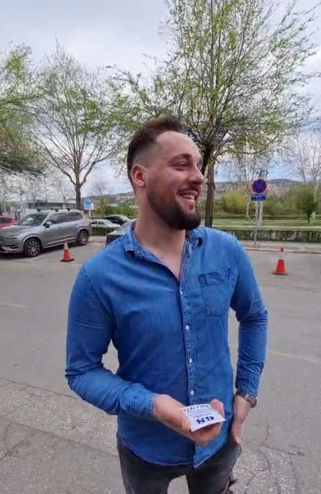 Babo ga naterao da se prijavi za Zvezde Granda, plakanje od smeha na audiciji u Sarajevu (VIDEO) 7 Screenshot 20250416 121737 Gallery