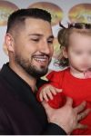 Takmičaru ćerkica otela mikrofon u sred intervjua: "Ja bih voleo da krene mojim stopama" (VIDEO) 3 elvis cerka 1