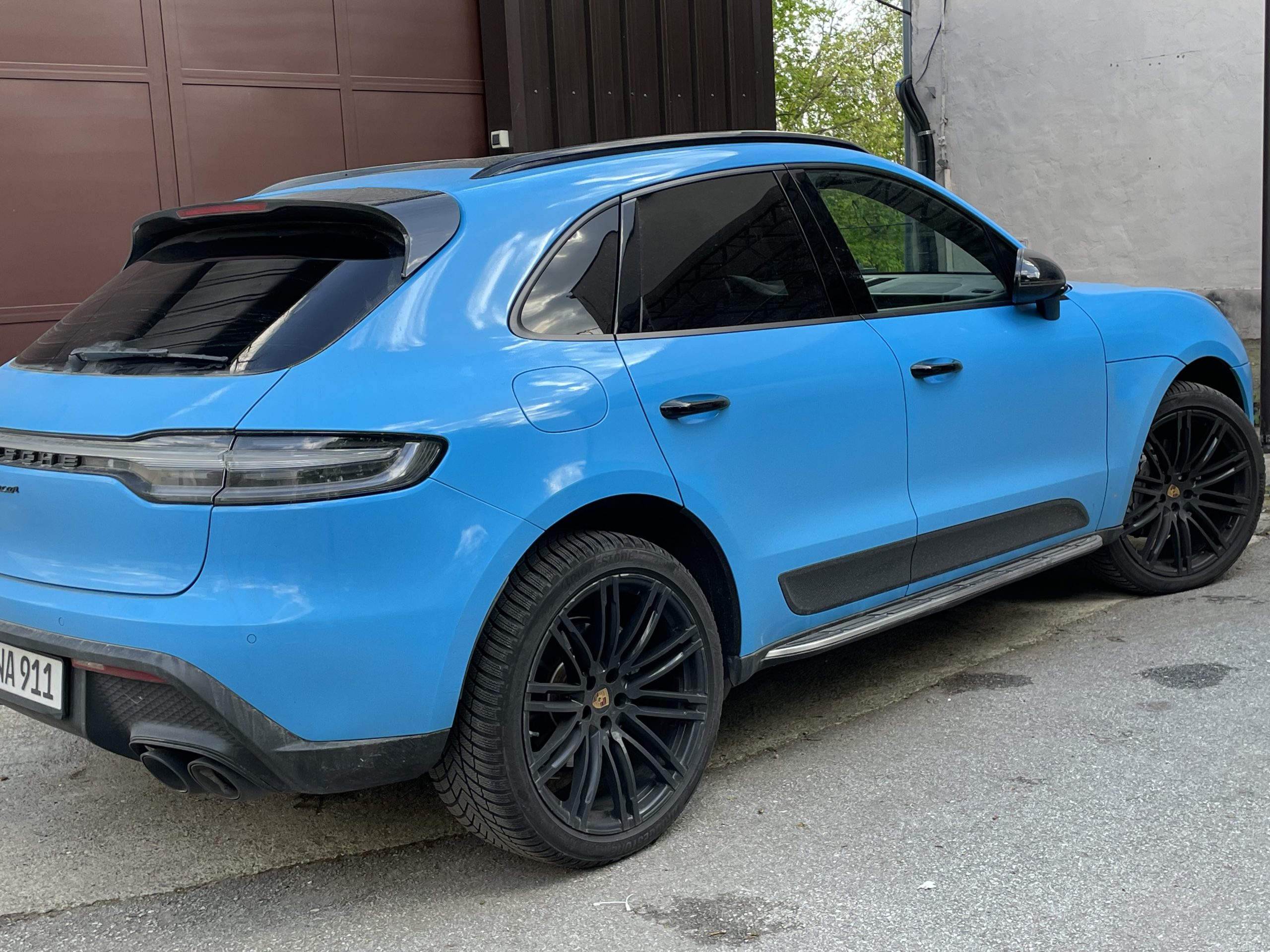 Nadica Ademov kupila novi automobil: Kada čujete cenu neće vam biti dobro (FOTO) 7 nadica ademov auto 1