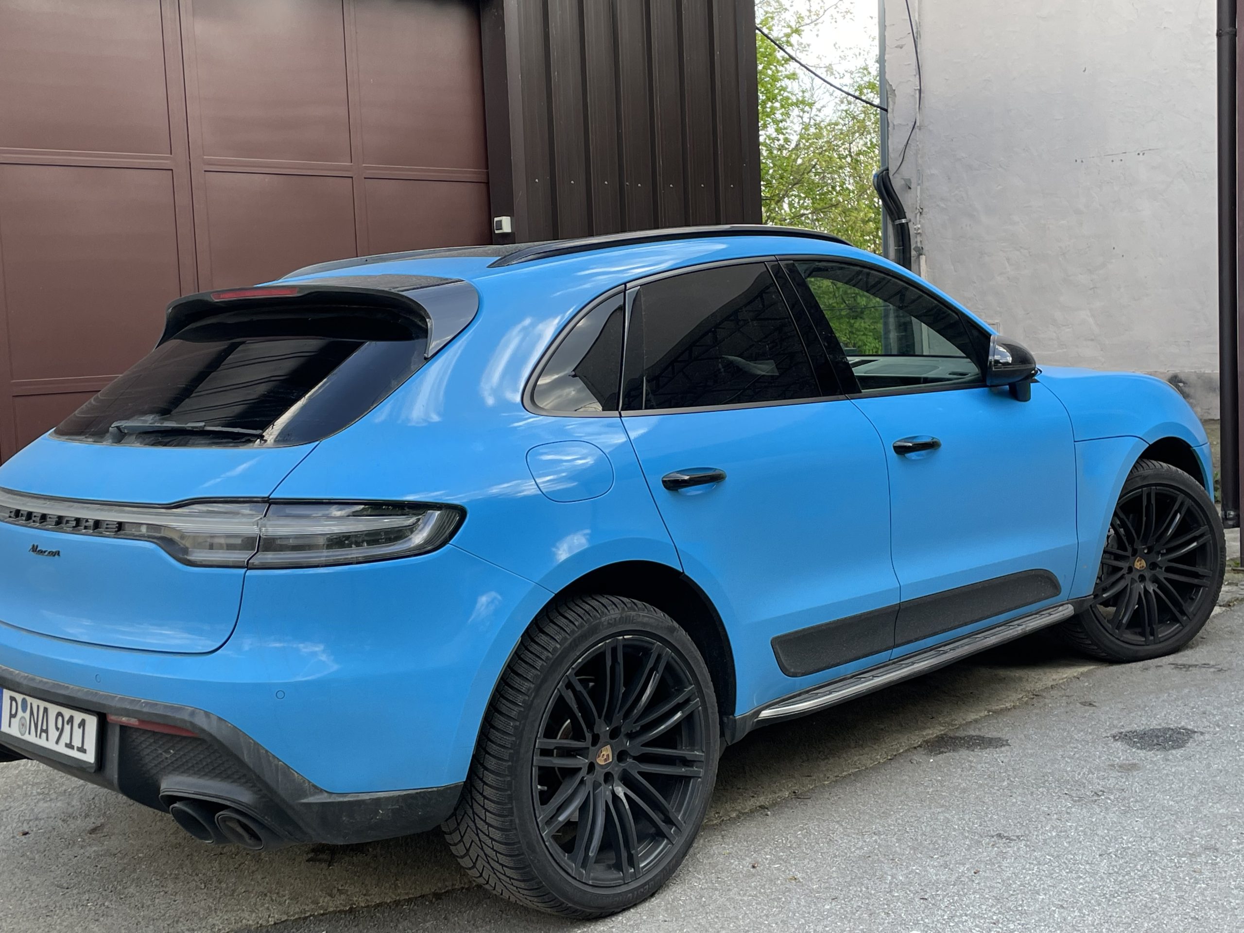 Nadica Ademov kupila novi automobil: Kada čujete cenu neće vam biti dobro (FOTO) 8 nadica ademov auto 2