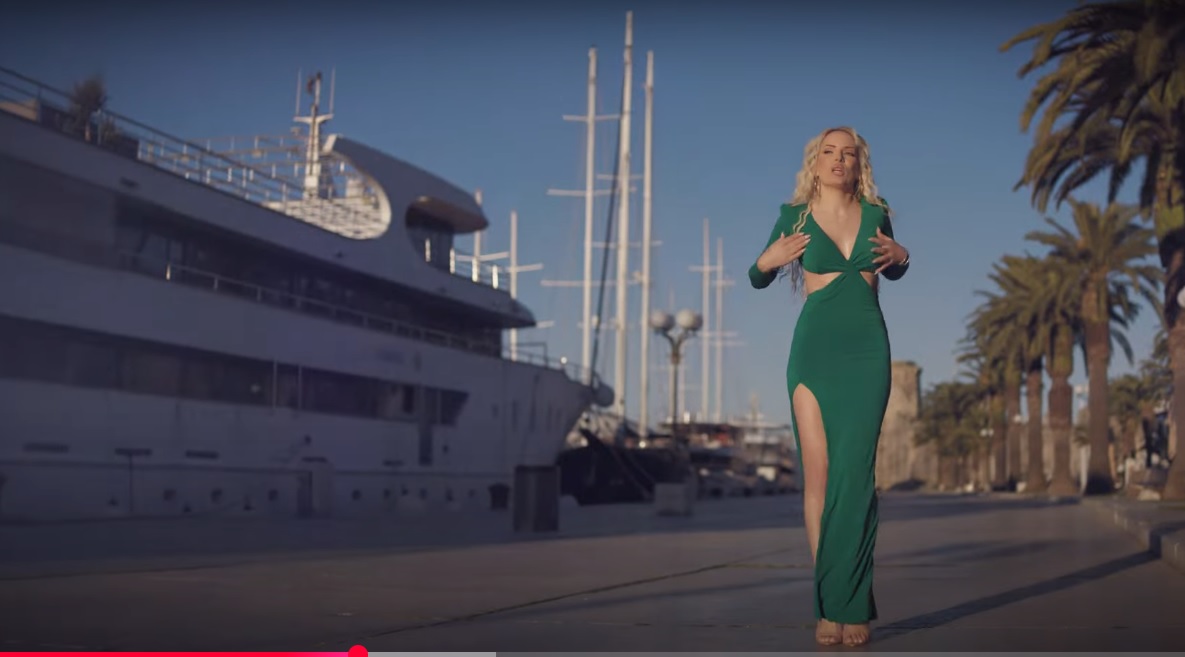 Da li je na pomolu novi letnji hit? Nikolina Perković objavila moćnu pesmu, sve miriše na more VIDEO 8 nikolina perkovic spot 1
