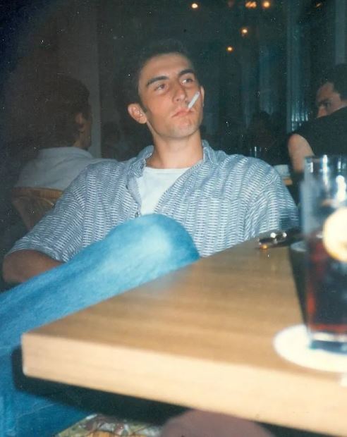 Ovaj pevač bio je u kandžama najgoreg poroka, jedva se izlečio: "Kajem se i danas imam troje dece" 7 serif husic g
