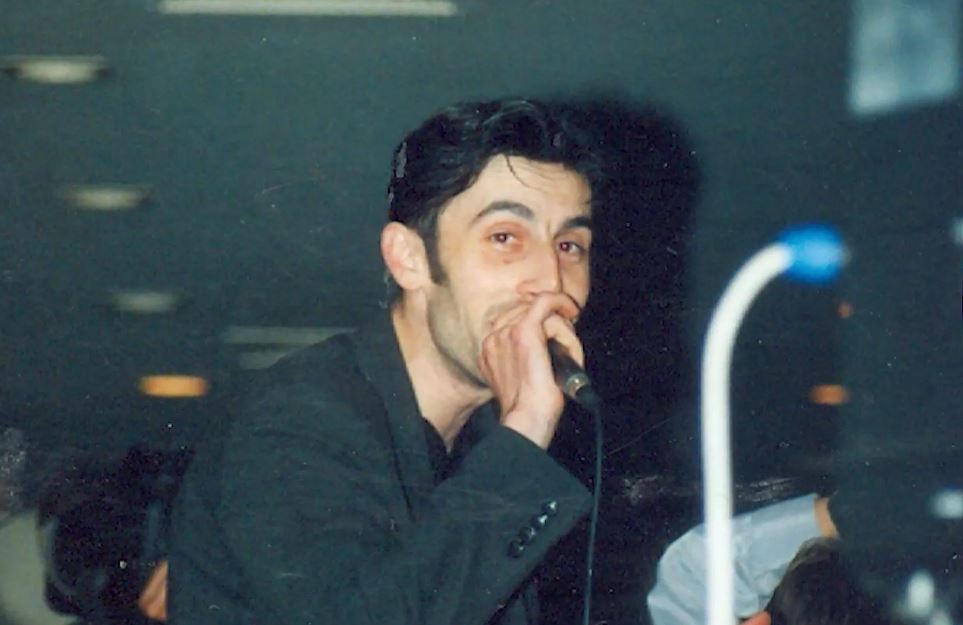 Ovaj pevač bio je u kandžama najgoreg poroka, jedva se izlečio: "Kajem se i danas imam troje dece" 8 serif husic nnk mladost