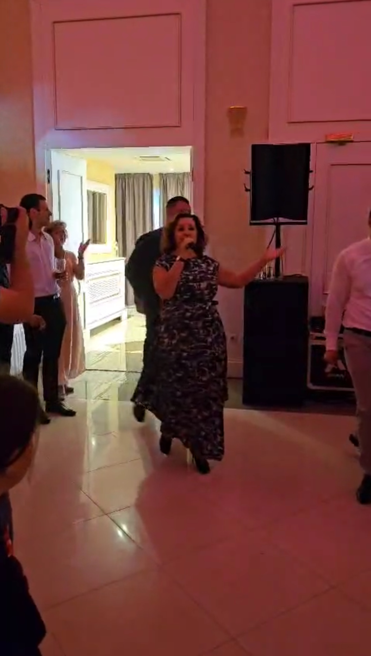 Kada se Ana Bekuta pojavi na veselju, onda nastaje pravi lom (VIDEO) 5 IMG 9386