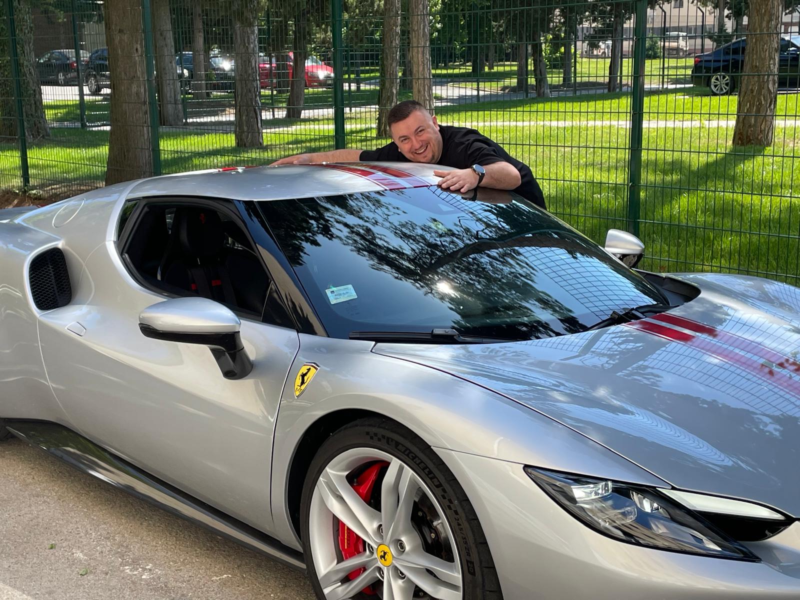 Zoran Ferrari sa autom 1