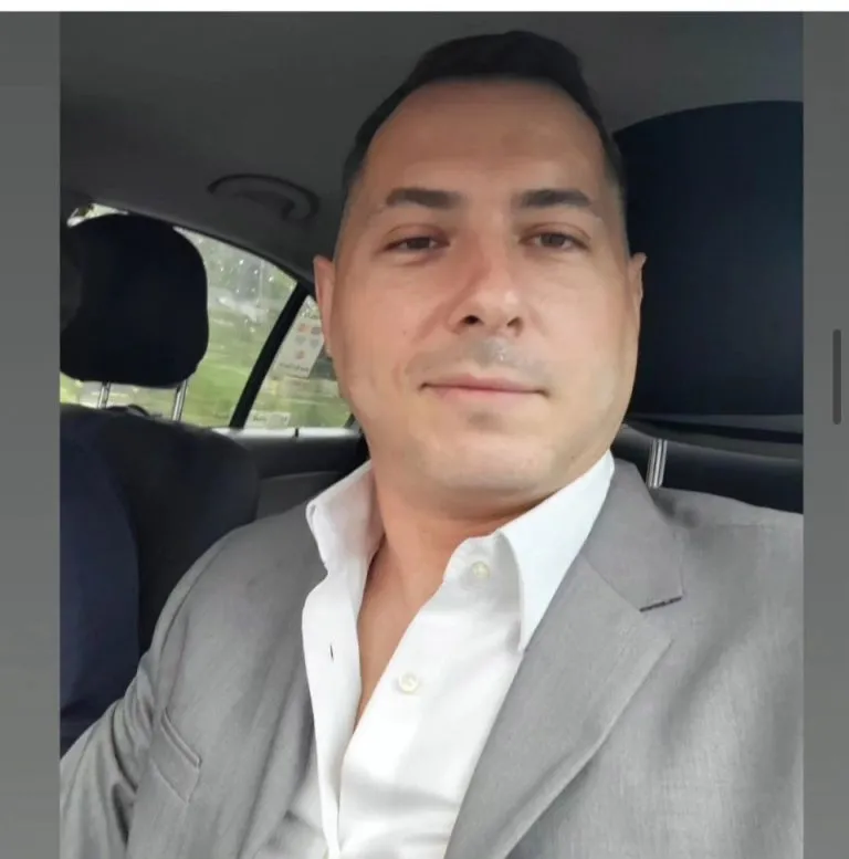 Pobednica Zvezda Granda u vezi sa sinom Zlate Petrović: Pojavila se sinoć na slavlju, pa otkrila u kakvim je odnosima sa Mikijevom bivšom ženom 6 image 123650291 5 768x777 1