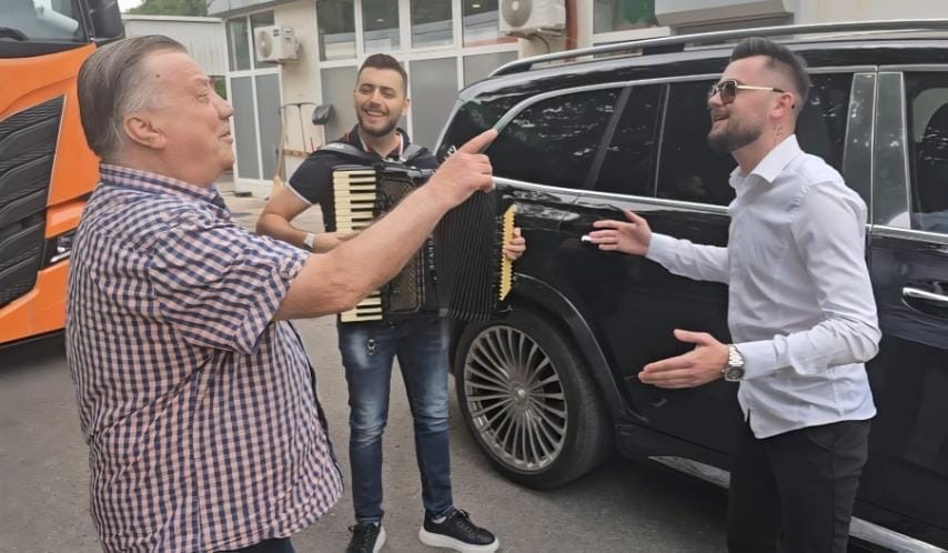 Ahmed Sejfić i Haris Kaltak iznenadili Halida Bešlića u Semizovcu: Legendarni pevač im čestitao i dao korisne savete 6 6e4c7ef6 3cee 4acf baac 6c837cafd203