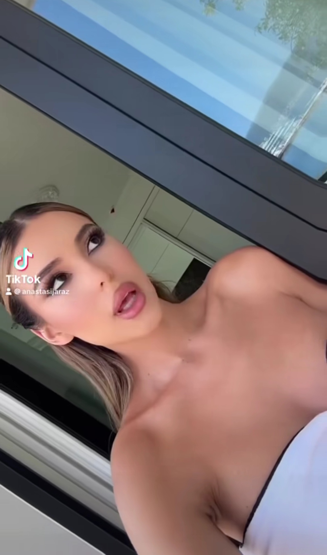 Anastasija Raznatovic 3