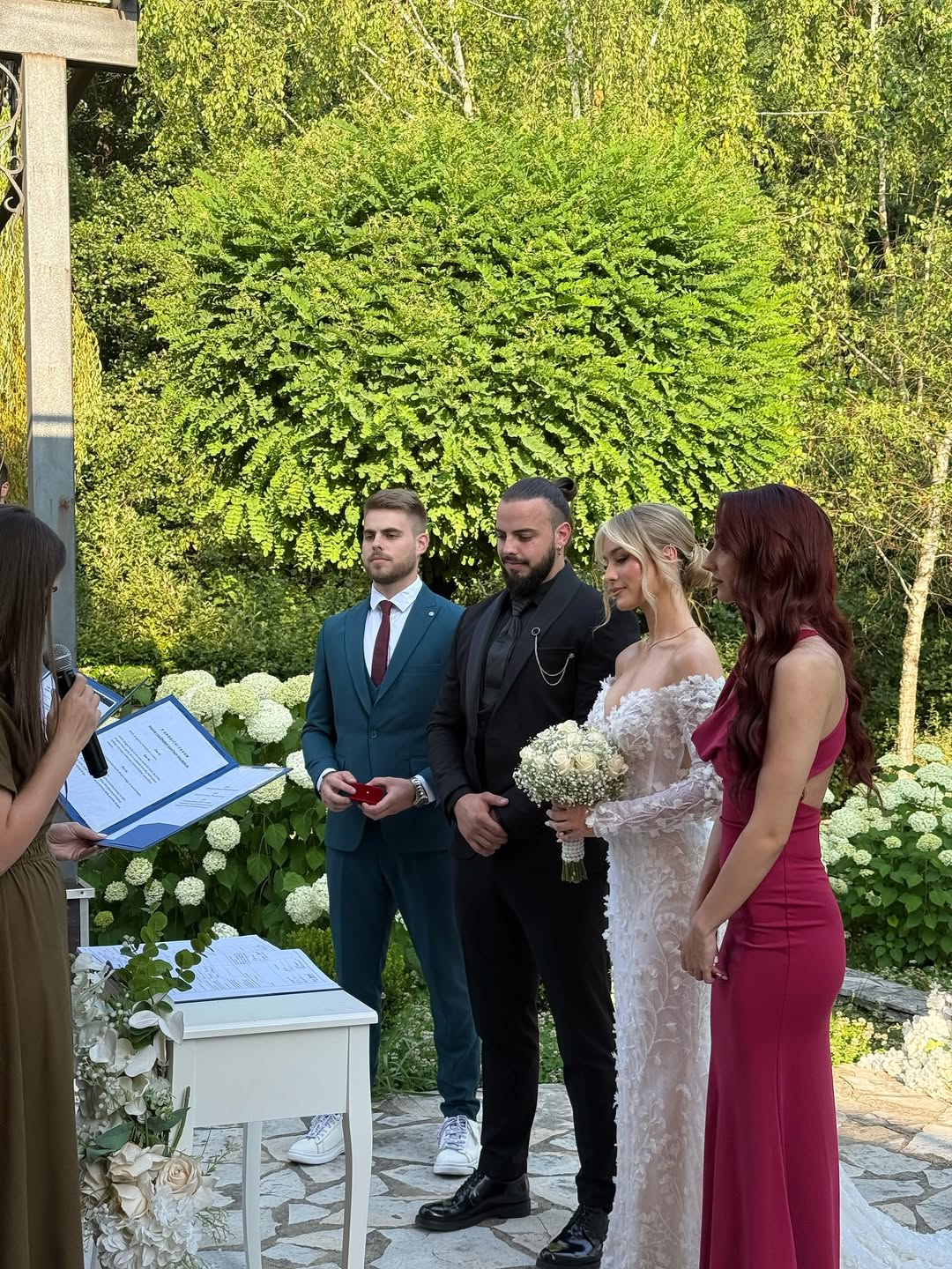 Edis Agić oženio sestru našeg poznatog folkera 7 Jedan od najljepsih dana u mom zivotu porodica Polumenta na okupu. Vjencanje moje sestre Adine i Edisa ❤️