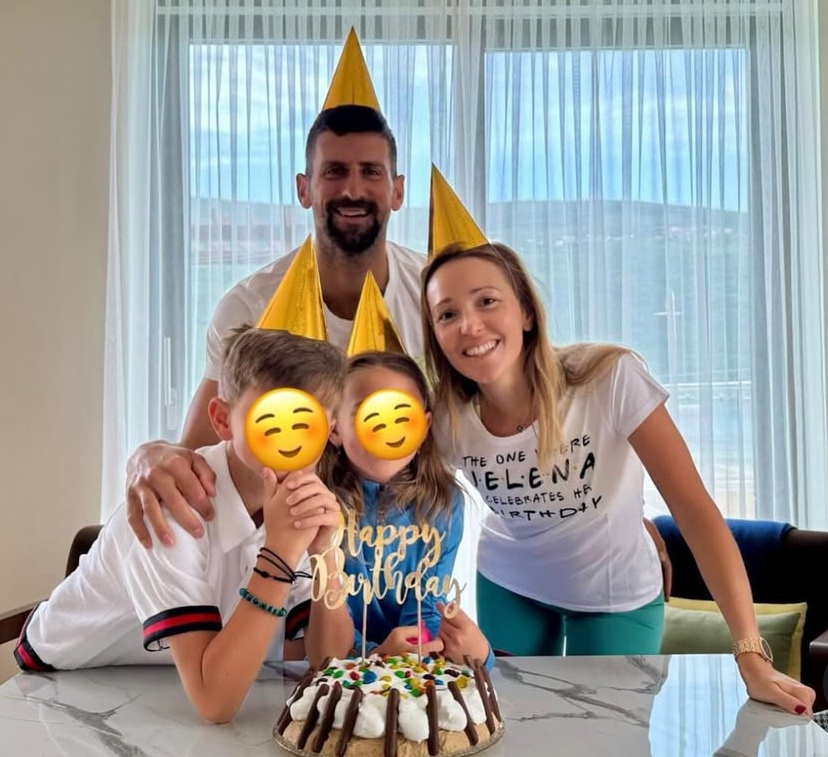 Iznenadićete se kada čujete koliko je visoka Jelena Đoković 7 Jelena i Novak DJokovic sa decom