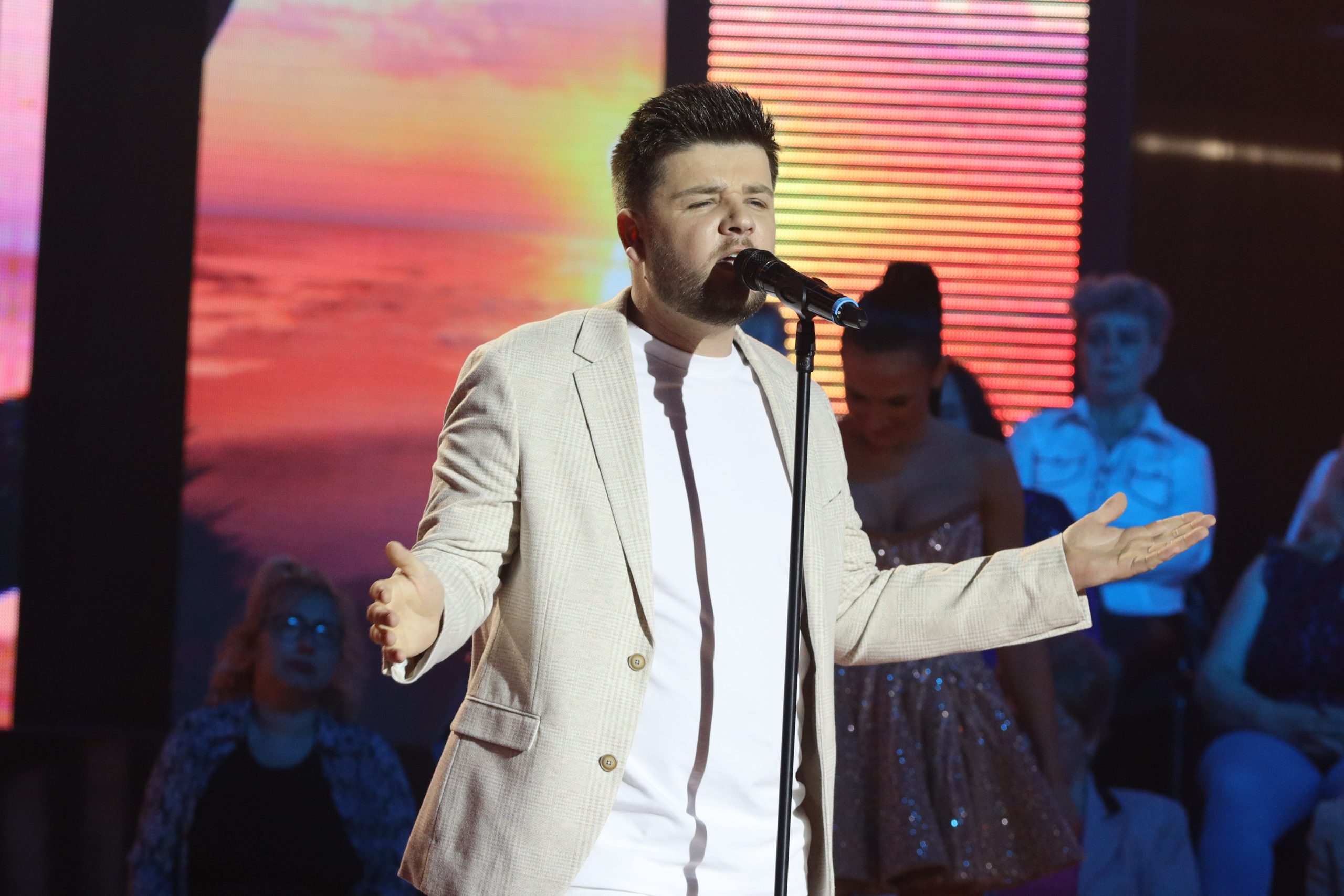 Humanitarni koncert Mate Milićevića u rodnom gradu ujedinio ljude: "Ne mogu nas podeliti bez obzira na veru i naciju" FOTO 5 MATE MILICEVIC