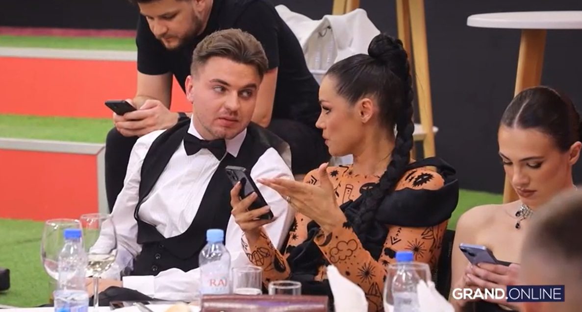Kamere su se ugasile, ali oni nisu stali: Pogledajte šta su radile Zvezde Granda tokom reklama, pre nego sto je sve prekinuto (VIDEO) 10 finalisti bs 1