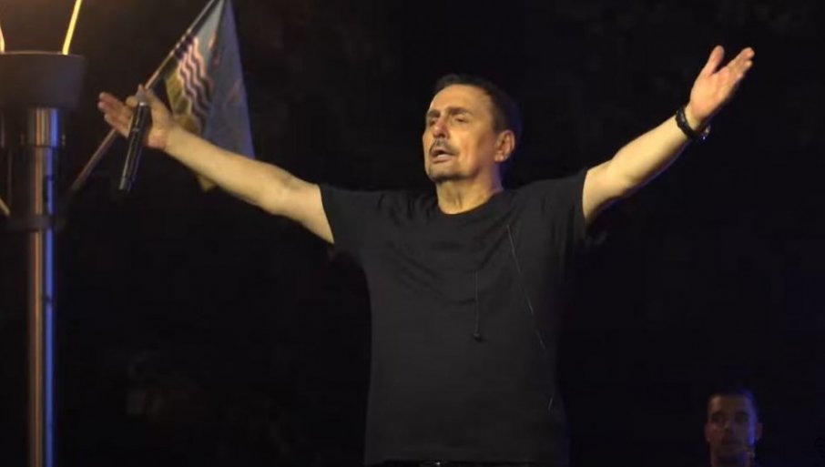 Loznica je moj grad, a ja njen sin: Dragan Kojić Keba muzički novitet poklonio i posvetio rodnom mestu u znak velike zahvalnosti (FOTO) 7 616665 k6 f