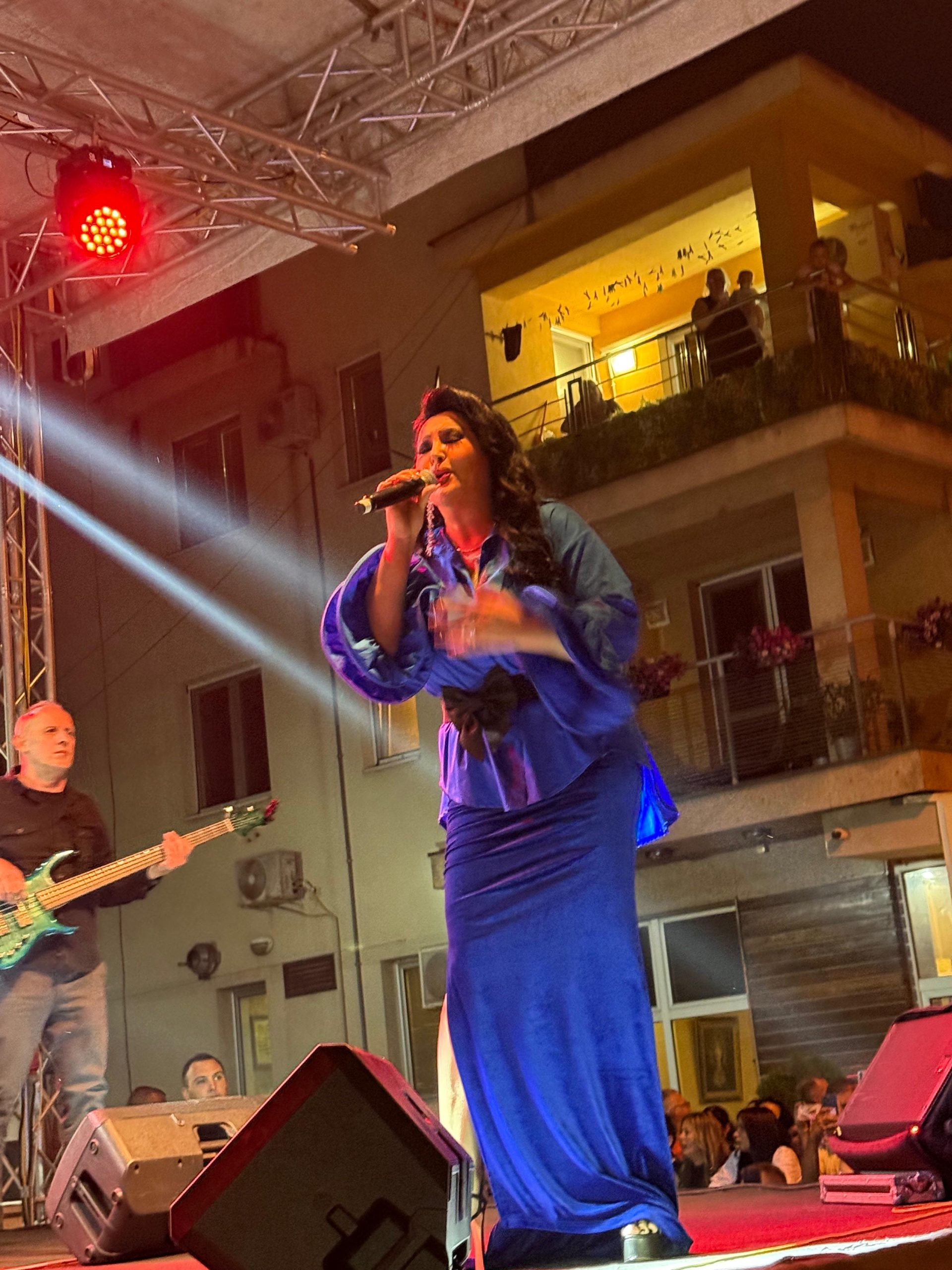Ub će ovo dugo pamtiti: Dragana Mirković održala koncert, publika nije htela da se raziđe VIDEO 7 9efaaacd f692 45c6 aeb5 fa0317e90dc7