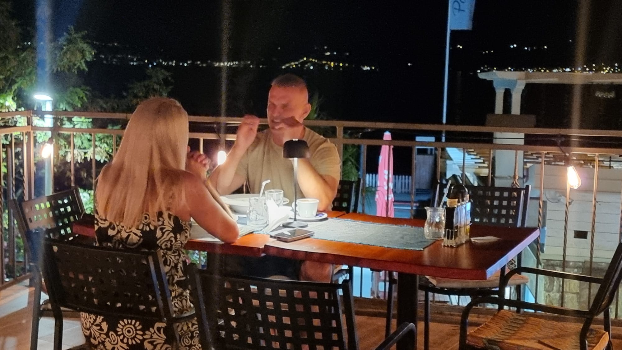 PAPARAZZO: Dejan Drašković na romantičnoj večeri sa suprugom na crnogorskom primorju (VIDEO) 8 IMG 20250721 WA0000