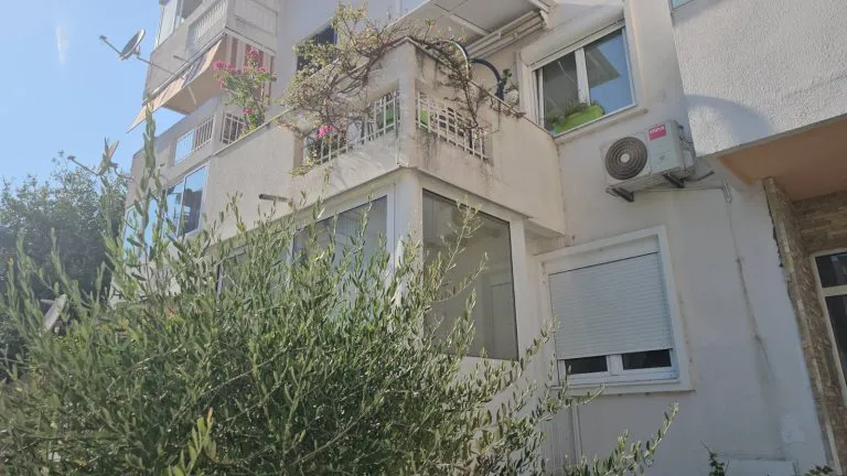 Skromni dom kraj mora u Herceg Novom: Zavirili smo u komšiluk poznatog srpskog košarkaša VIDEO 5 kuca nikole jovica 2 768x432 1