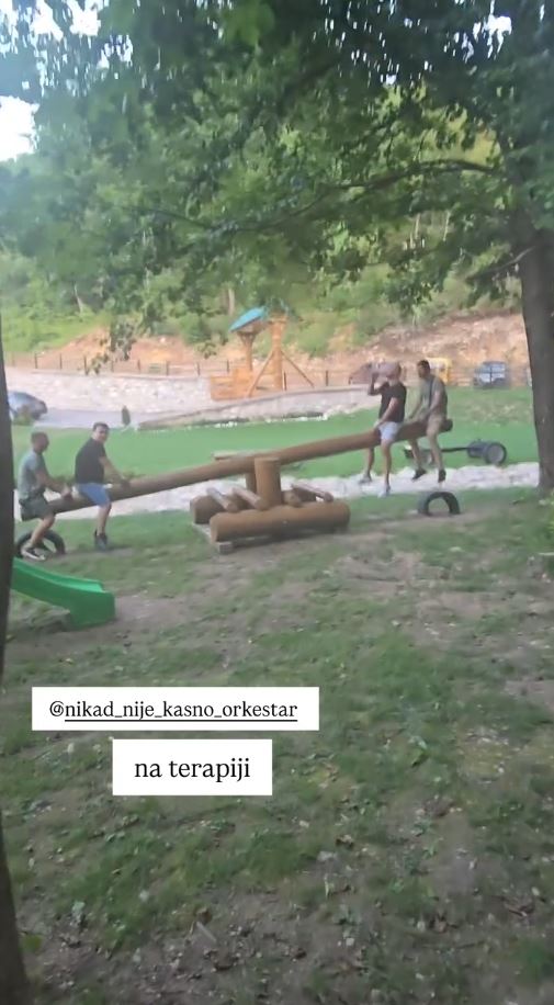 Hit snimak: Pogledajte kako članovi orkestra Nikad nije kasno provode slobodno vreme VIDEO 7 Capture 5