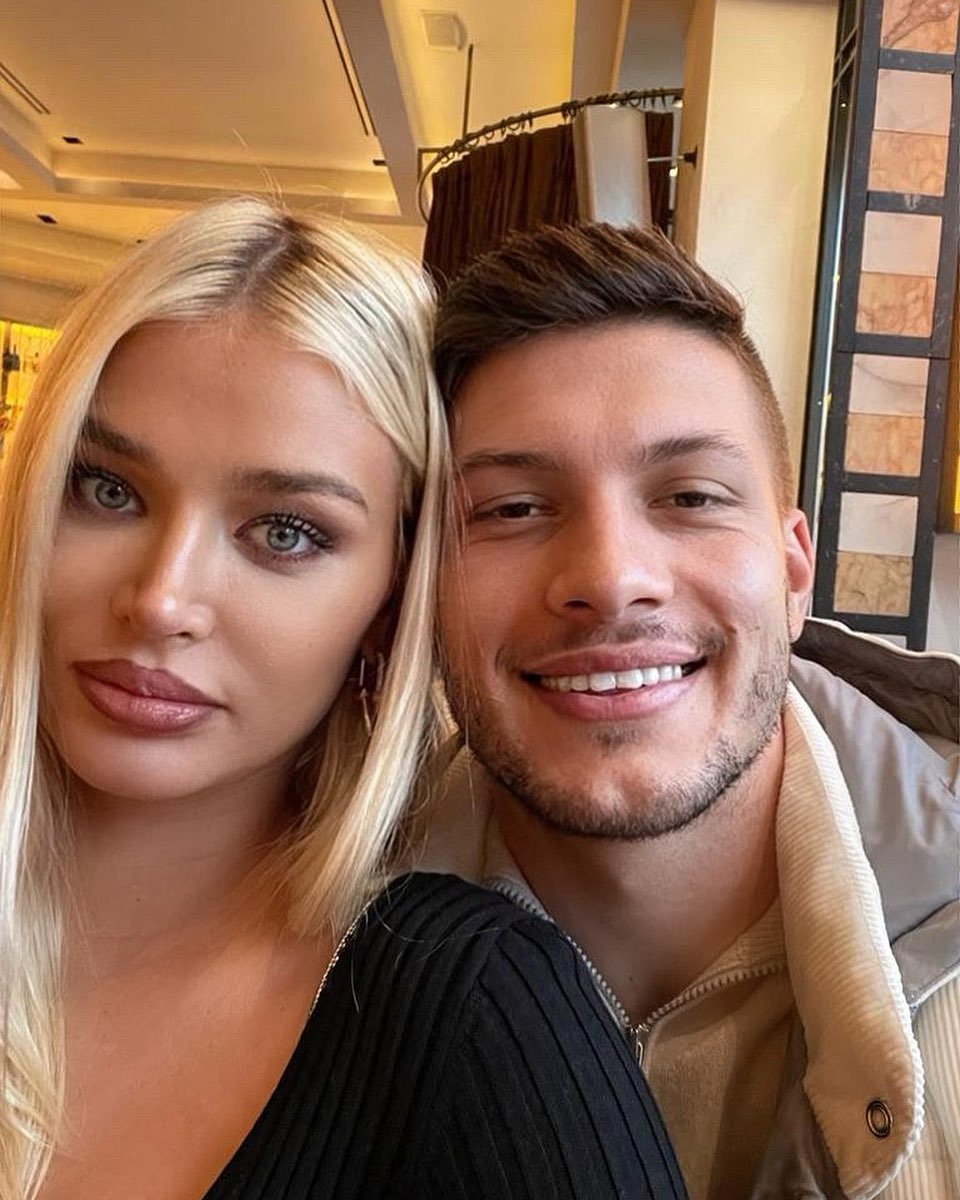 Da nikad ne prestanes da se smejes i cinis ovaj svet posebnim… srecan rodjendan volim te ❤️