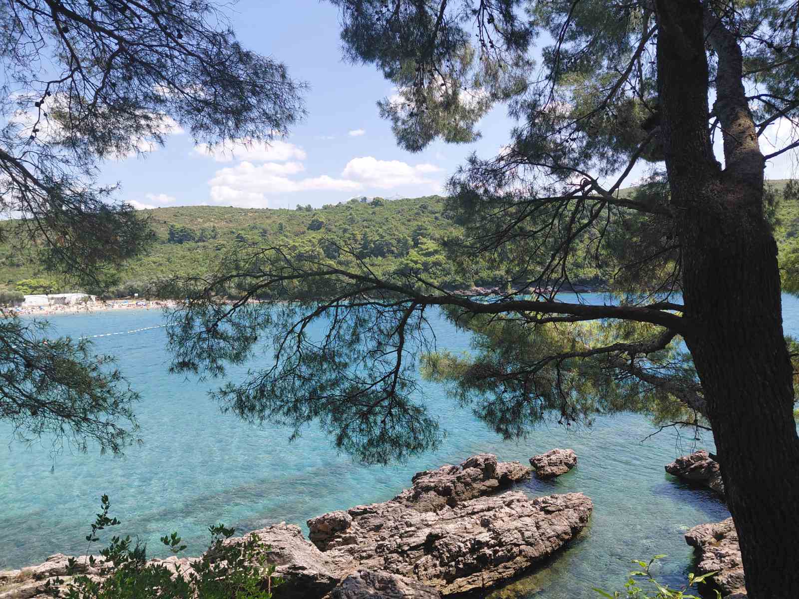 Kažu da je ovo najlepša plaža u Crnoj Gori - pogledajte aktuelne cene i koliko košta dan na Plavim horizontima (2025) 12 IMG ea0ddb082d806b1b83c8e968cb2b6816 V 1