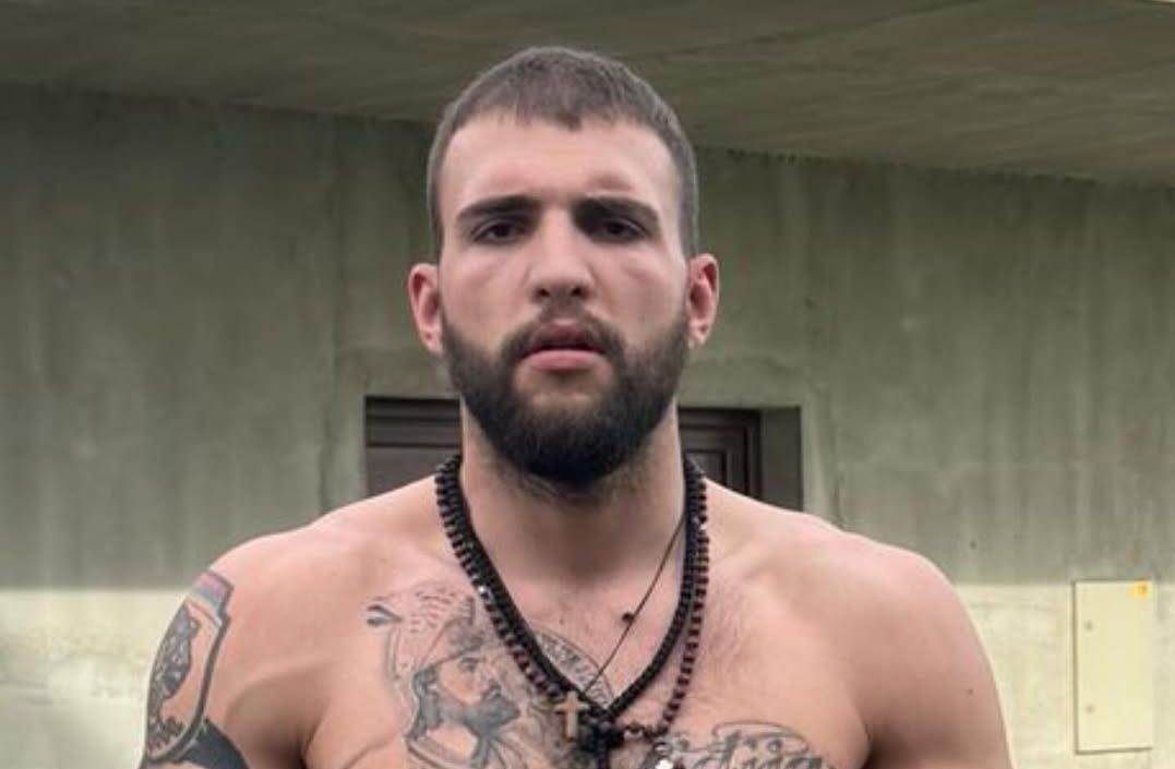 Porodična idila: Veljko zagrlio Cecu i Bogdanu, a poruka koju je poslao raznežila sve (FOTO) 4 Veljko RAznatovic 2 3 e1756379094986