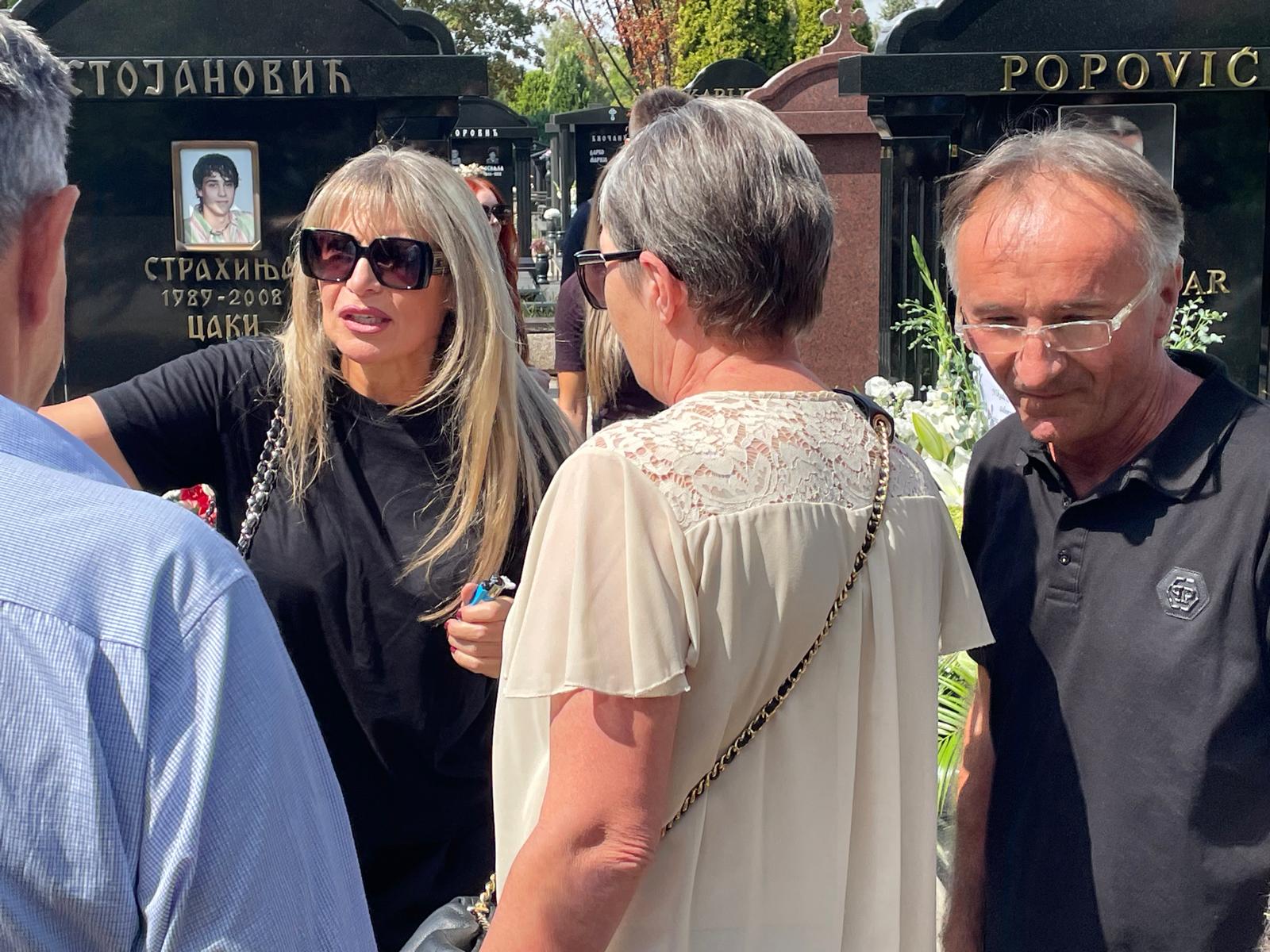 Suzana Jovanović se kroz suze obratila na pomenu Saši Popoviću: "Hvala vam na razumevanju" VIDEO 6 WhatsApp Image 2025 08 30 at 11.43.05 2