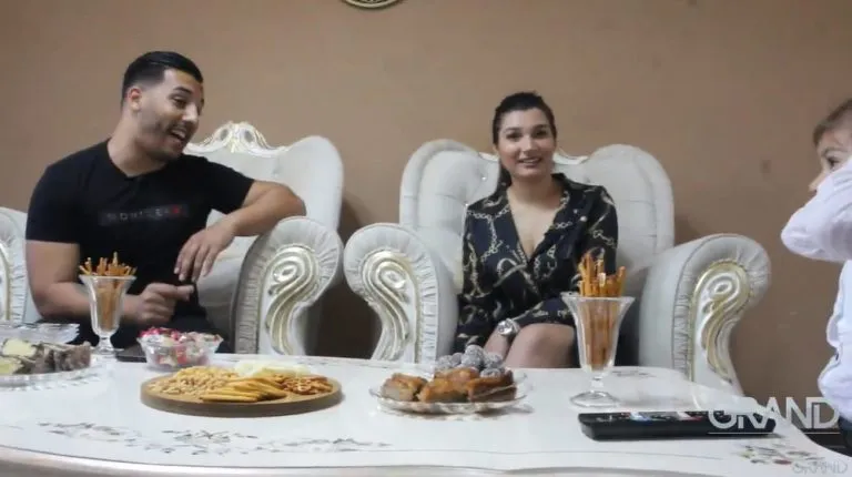 Stilski nameštaj, bela kuhinja i palme u dvorištu: Zvezda Granda u Podgorici izgradio luksuzan dom za porodicu (VIDEO) 13 aldin 7