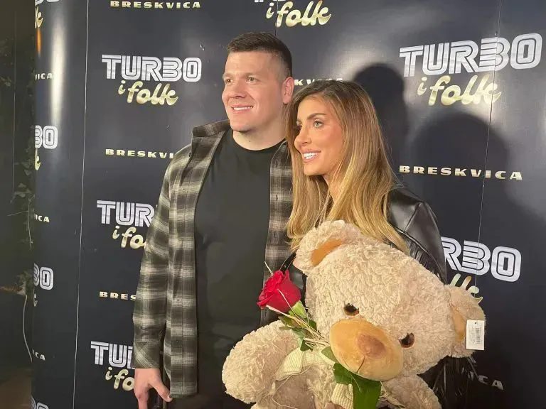 Sloba Radanović sa ženom u teretani: Svi gledaju u Jelenino telo, pitaju se da li ima implante (FOTO) 5 image 1 36