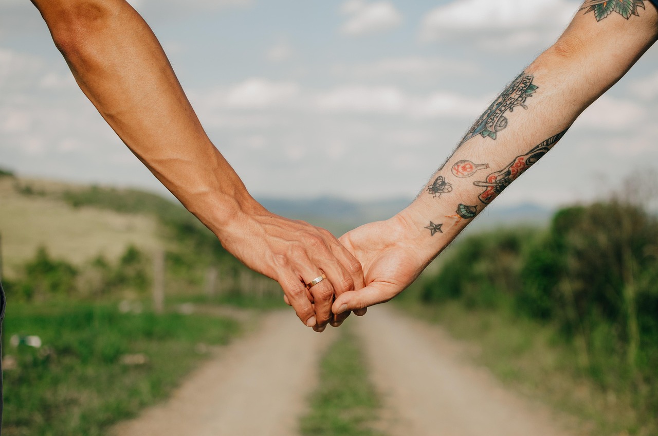 Zašto muškarci imaju ljubavnice? Ovo su 3 glavna razloga koje navodi veštačka inteligencija 7 lovers 7258609 1280