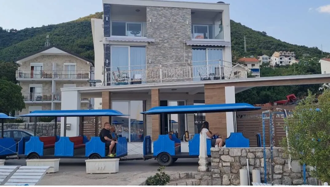 U ovoj kući u Crnoj Gori je letovalo pola estrade (VIDEO) 6 milos bojanic kuca