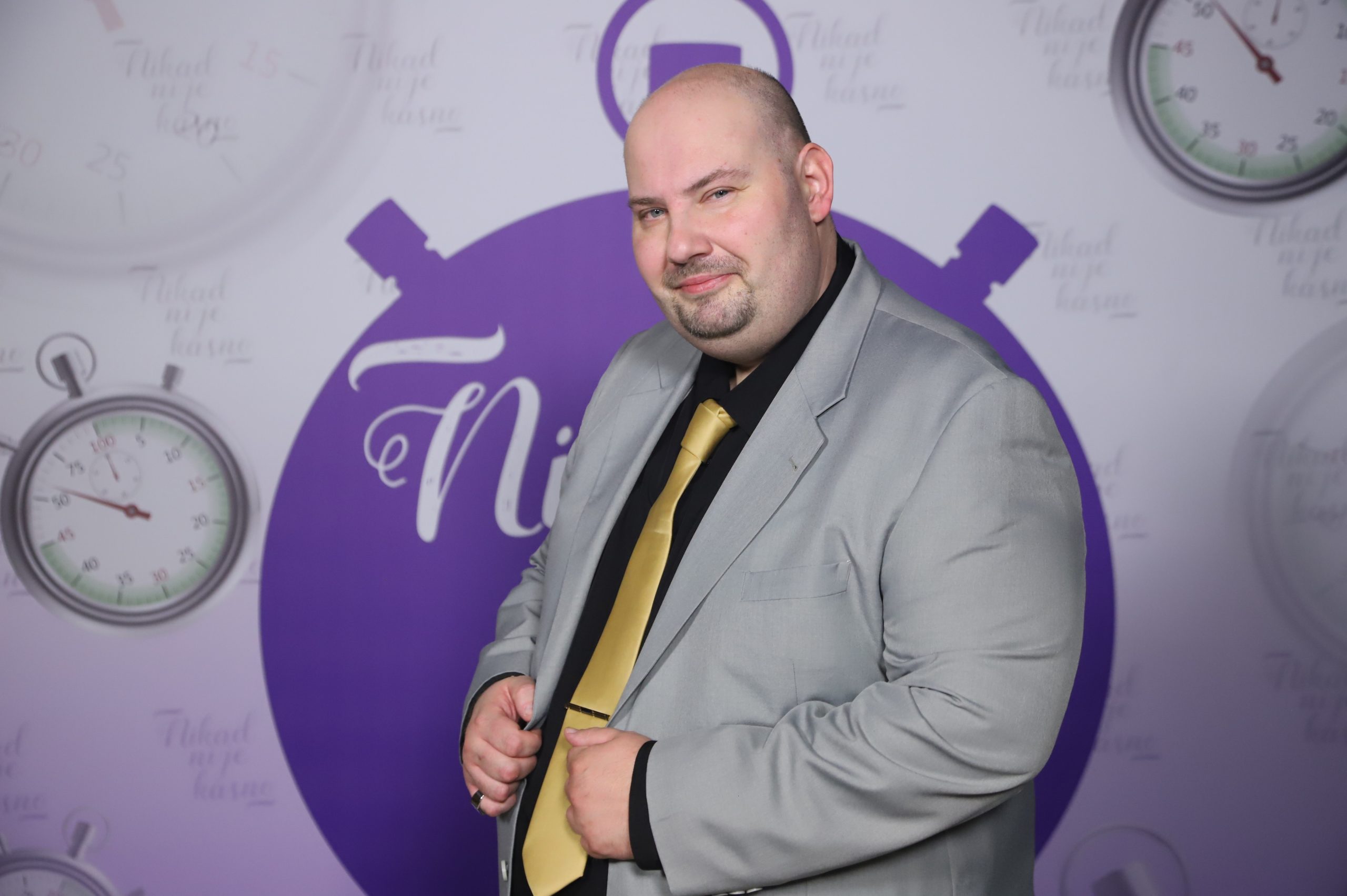 Emocije, talenat i snovi: Ovih 6 takmičara ne smete propustiti večeras u emisiji "Nikad nije kasno" 6 IVAN CVETKOVIC AJVAN 45 GOD. BEOGRAD 14