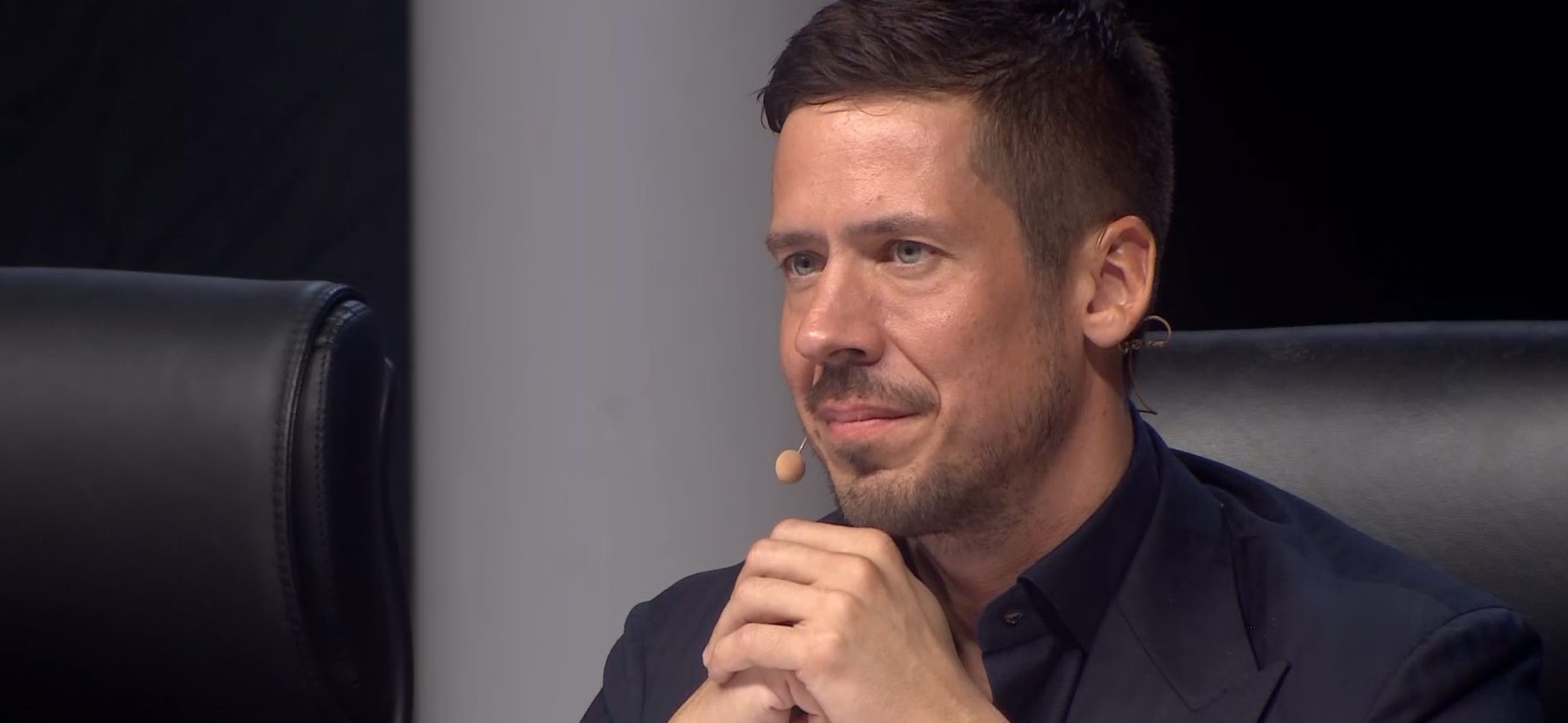 Stanko Mustafović izazvao lavinu emocija: Žika i Rokvić jedva zadržali suze tokom pesme "Dok je otac bio živ" 9 Screenshot 2025 09 19 163003
