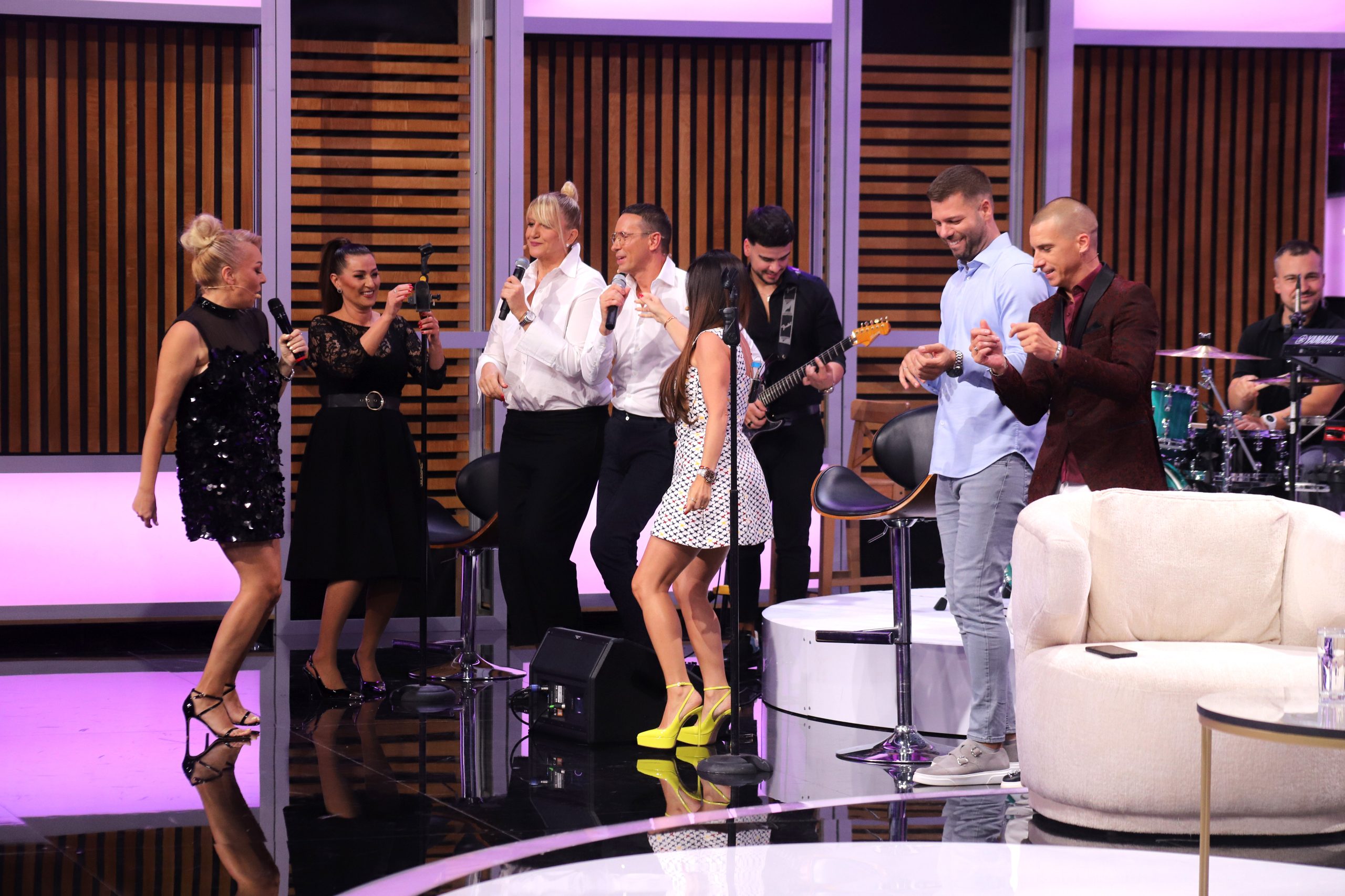 Ovo do sada nikada nismo videli: Vesna Milanović i Siniša Medić zapevali u emisiji VIDEO 9 VESNA MILANOVIC I SINISA MEDIC SA GOSTIMA GS SNIMANJE 17092025 FOTO ELENA 14 ok