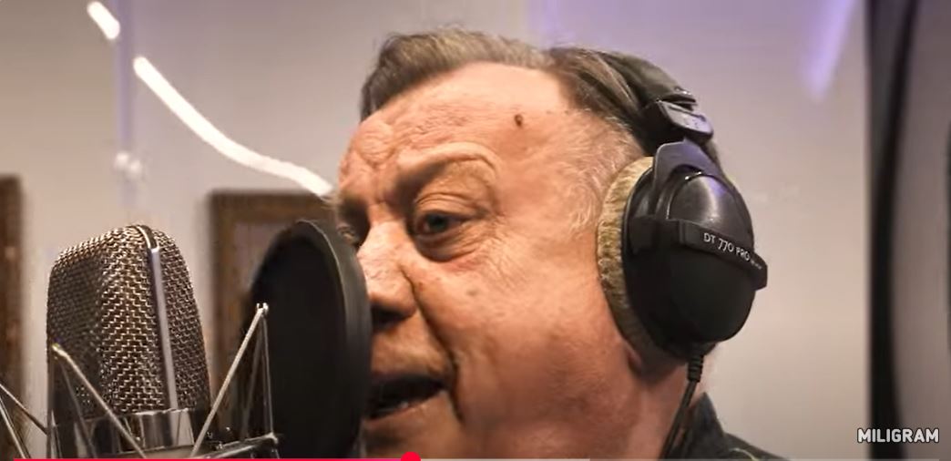 Ceo region roni suze zbog pesme koju je Mili uradio za Halida Bešlića: "Jednom se rađaju ovakve legende" 7 halid be