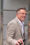 Iz bermuda u odelo: Saša Milošević Mare izgleda bolje nego ikad na snimanju nove sezone "Nikad nije kasno" VIDEO 4 mare mare