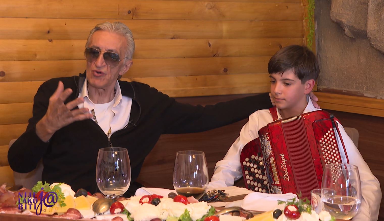 Unuk Mirka Kodića krenuo njegovim putem, deda puca od ponosa: "Harmonika u mojoj porodici neće nestati" VIDEO 5 mirko kodic i unuk