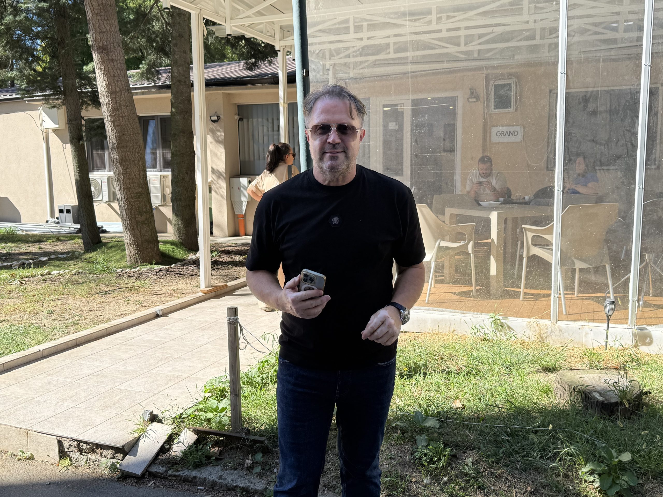 Poznati pevač posetio Halida Bešlića: "Mentalno je jak" 6 osman hadzic 4