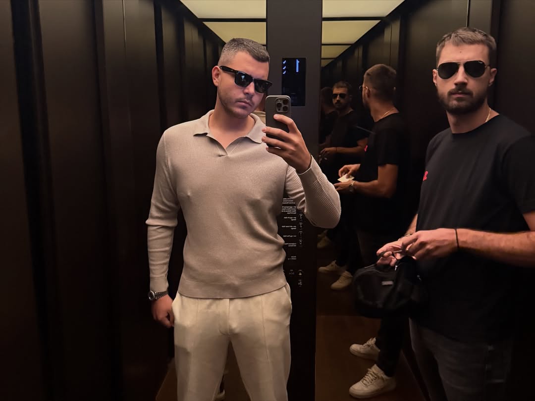,,Ljudi ne znaju kako si bio razmažen'': Pevačica zapalila mreže komentarom na račun Breninog sina (FOTO) 6 viktor zivojinovic 2